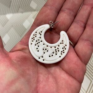 Vintage Avon White Carved Hoops Post Back